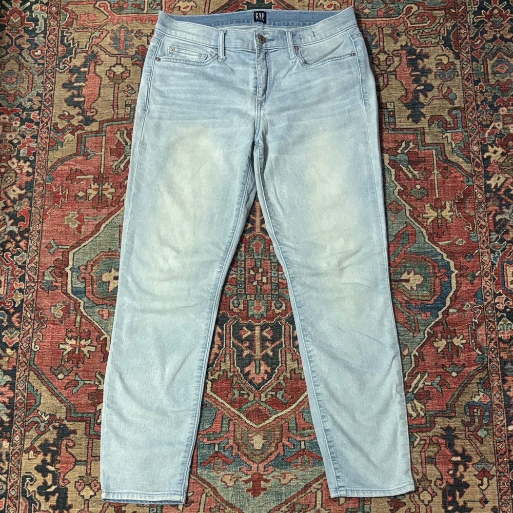 GAP Sz 28 True Skinny Light Blue denim
jeans